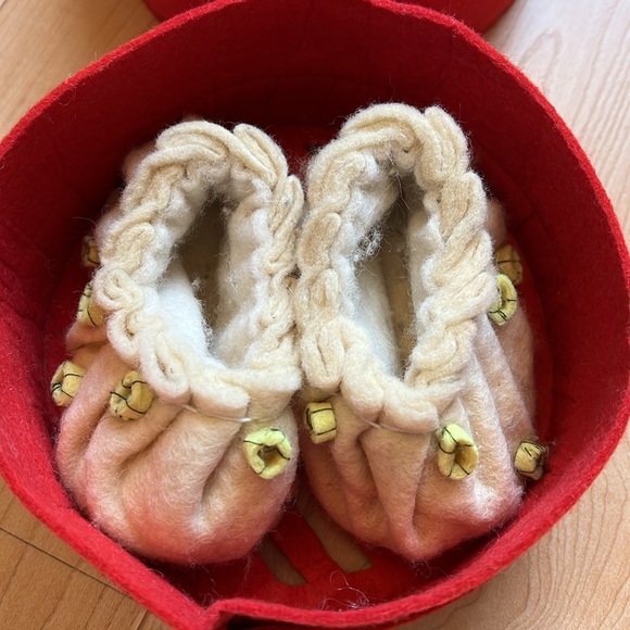 Little Dumpling/Dim Sum Booties From Uncommon Goods 6-12 months - Picture 4 of 5